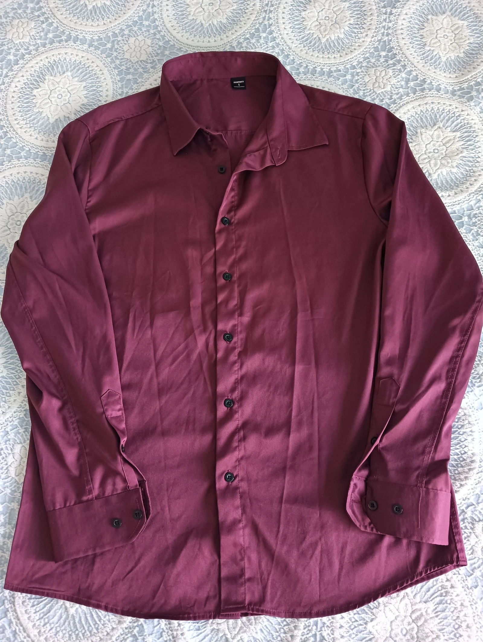 Camisa de Homem - Cor Vinho / Bordo - Tamanho S